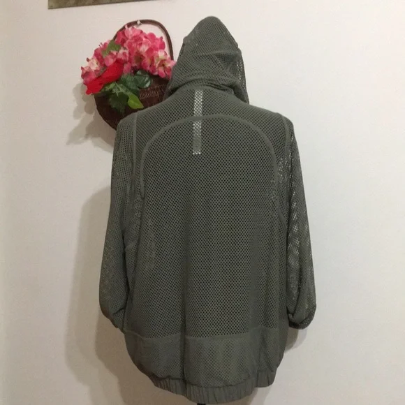 NWT Lululemon Relaxed Fit Mesh Jacket 12sz forest green color - Picture 2 of 7